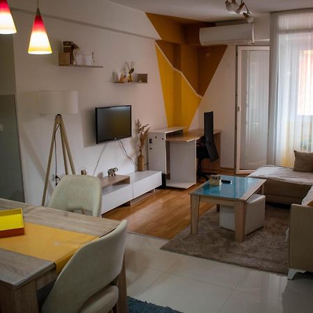 B&M Apartment บิโตลา ภายนอก รูปภาพ