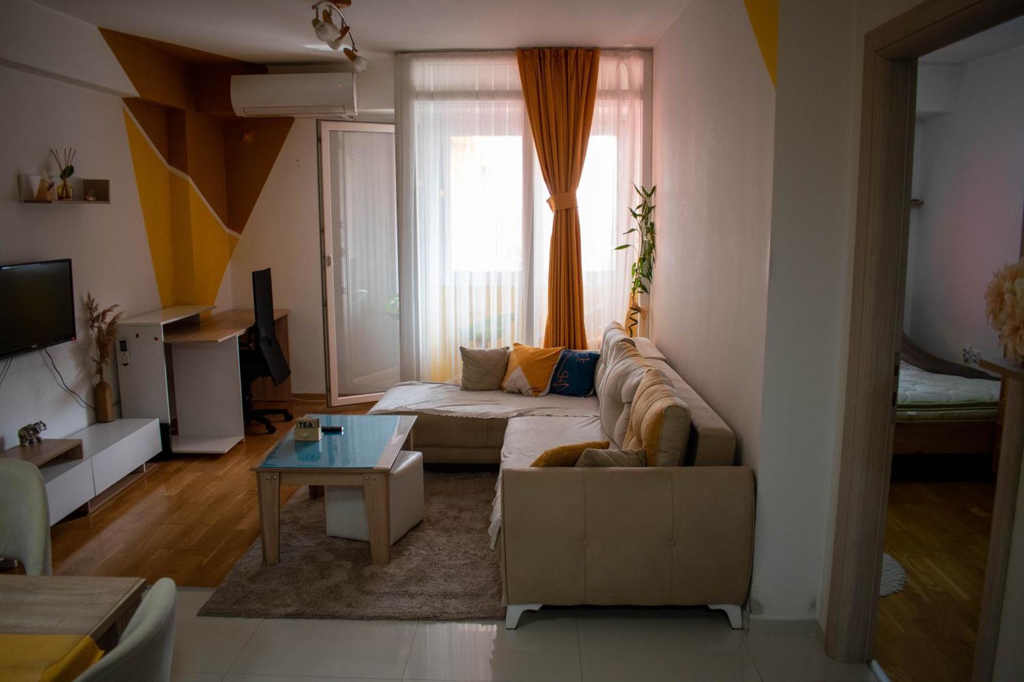 B&M Apartment บิโตลา ภายนอก รูปภาพ