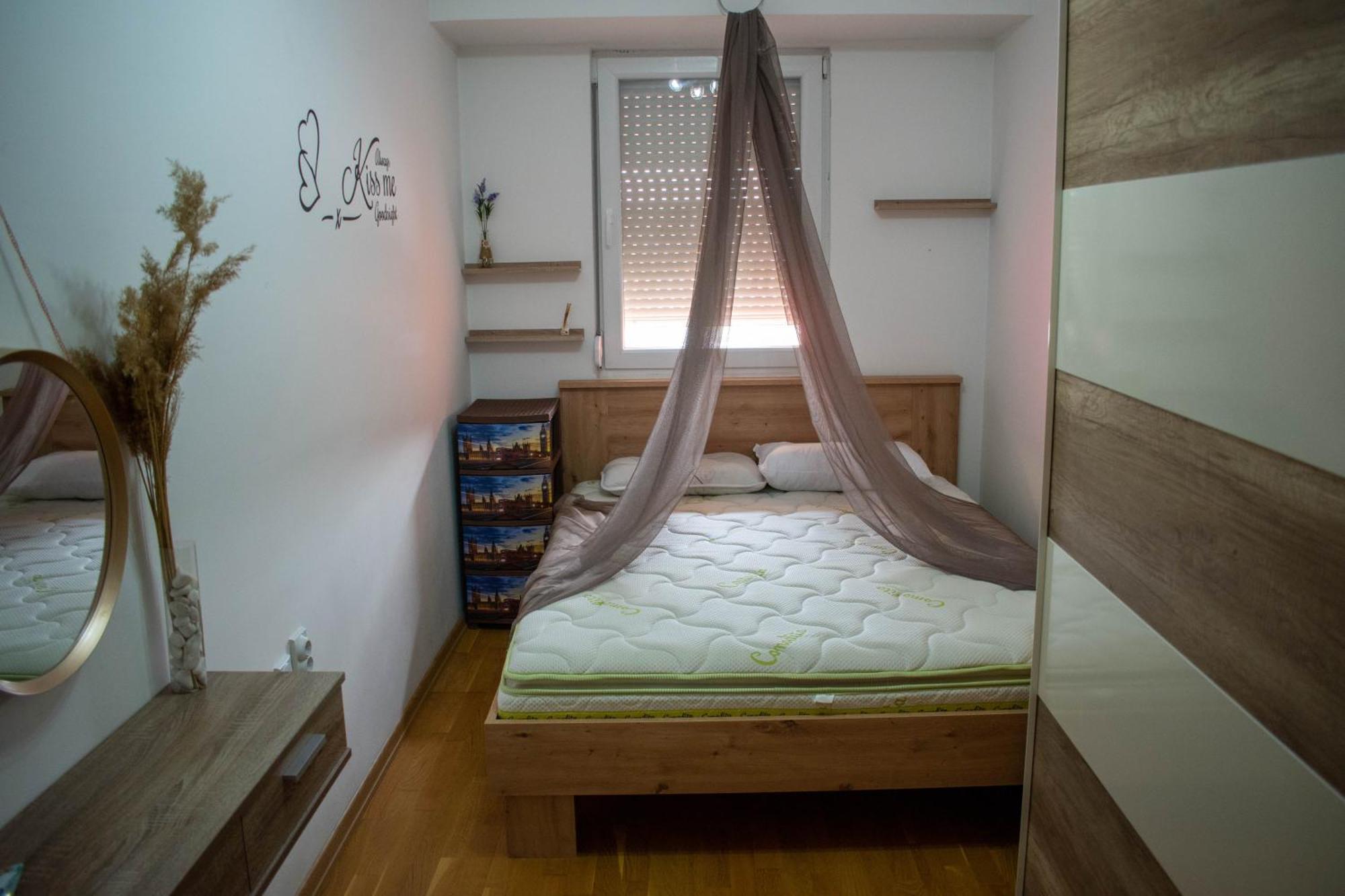B&M Apartment บิโตลา ภายนอก รูปภาพ