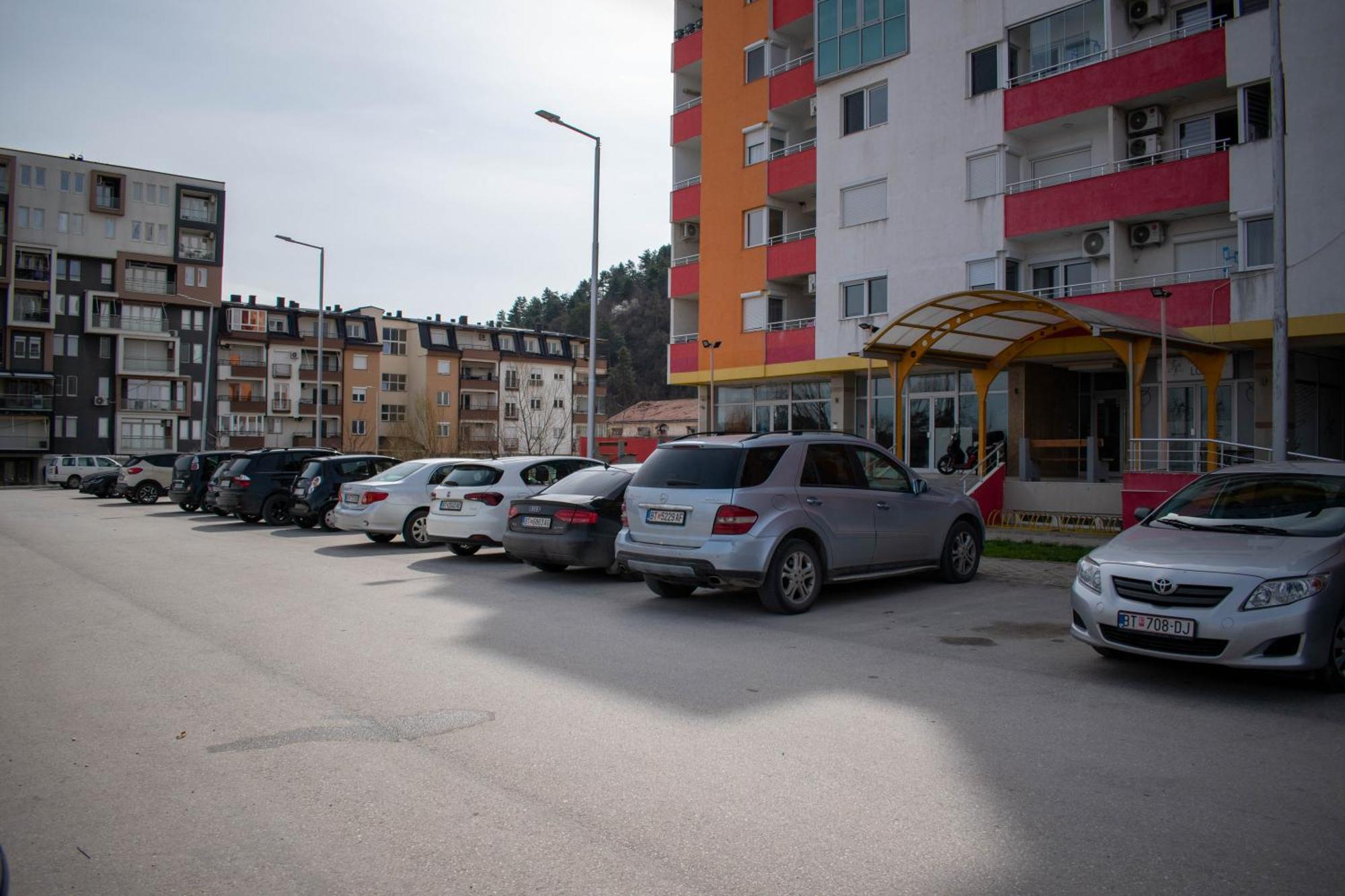 B&M Apartment บิโตลา ภายนอก รูปภาพ